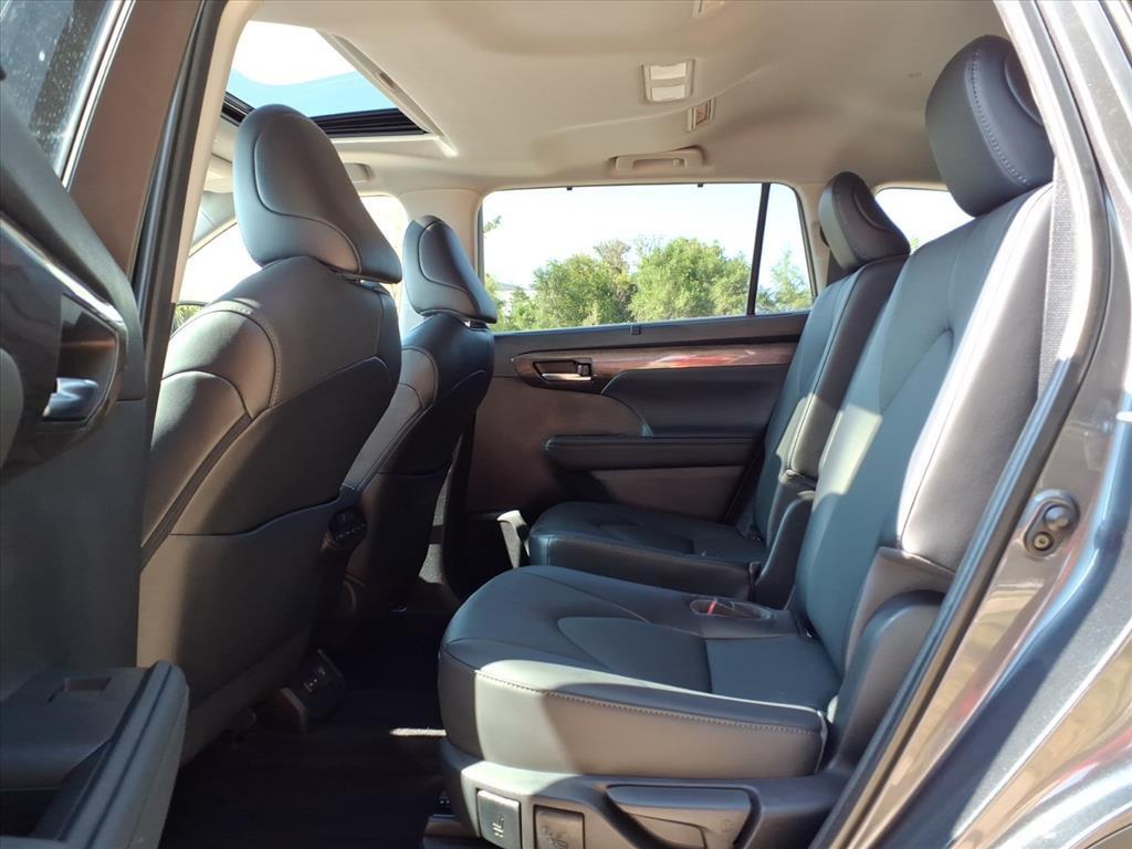 used 2023 Toyota Highlander Hybrid car, priced at $45,999