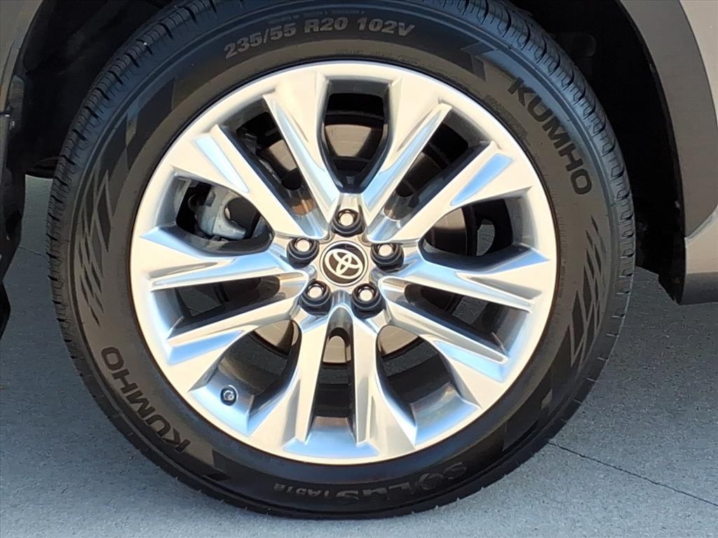 used 2023 Toyota Highlander Hybrid car, priced at $45,999