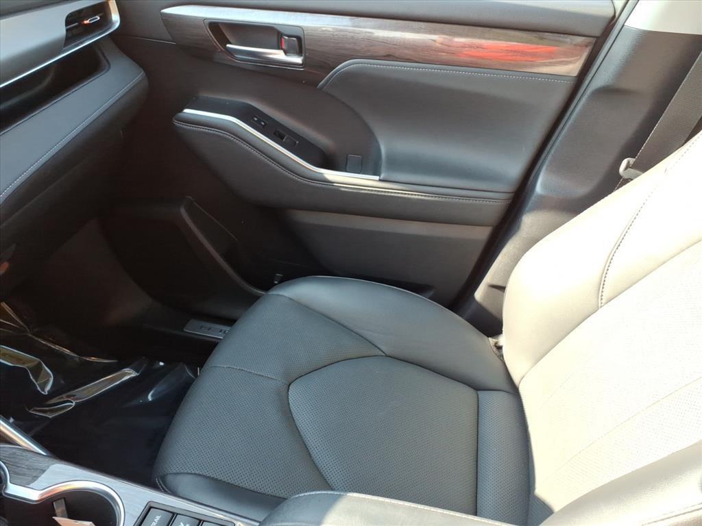used 2023 Toyota Highlander Hybrid car, priced at $45,999