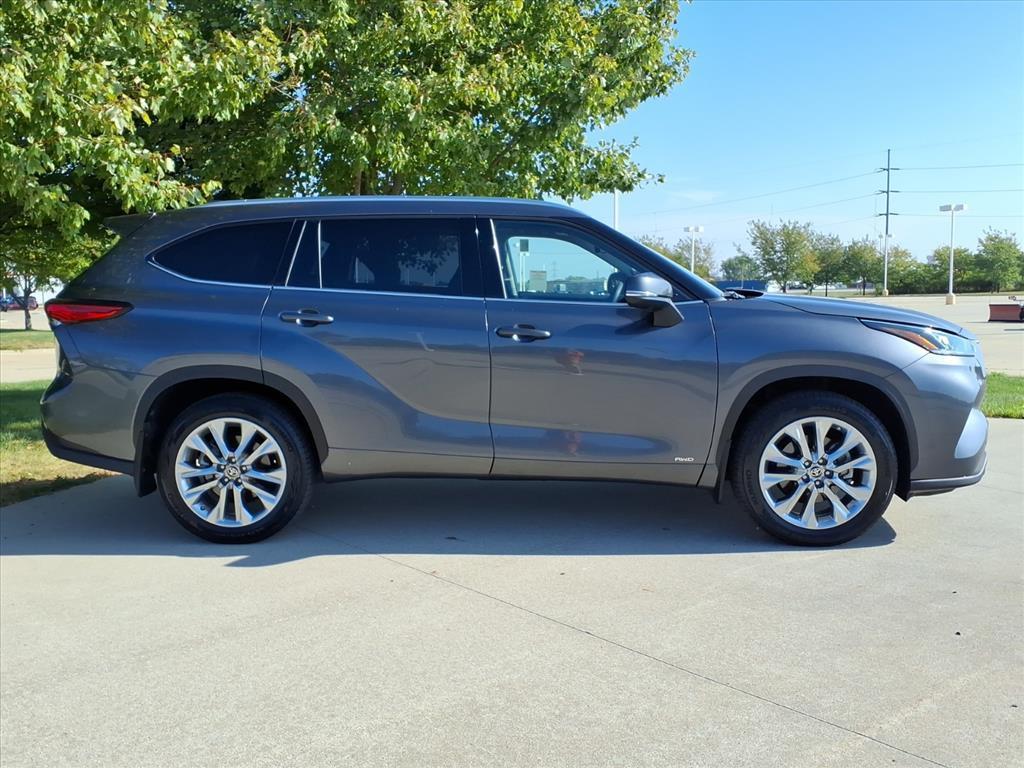used 2023 Toyota Highlander Hybrid car, priced at $45,999