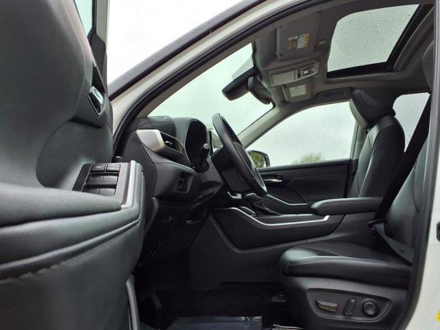 used 2023 Toyota Highlander car, priced at $38,999