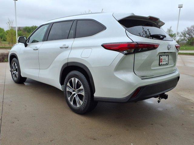 used 2023 Toyota Highlander car, priced at $38,999