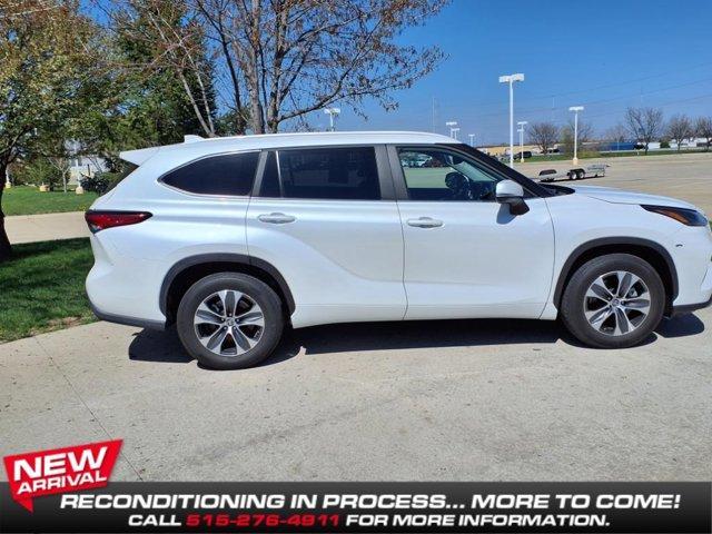 used 2023 Toyota Highlander car, priced at $38,999