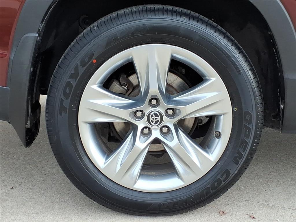 used 2017 Toyota Highlander car, priced at $18,999