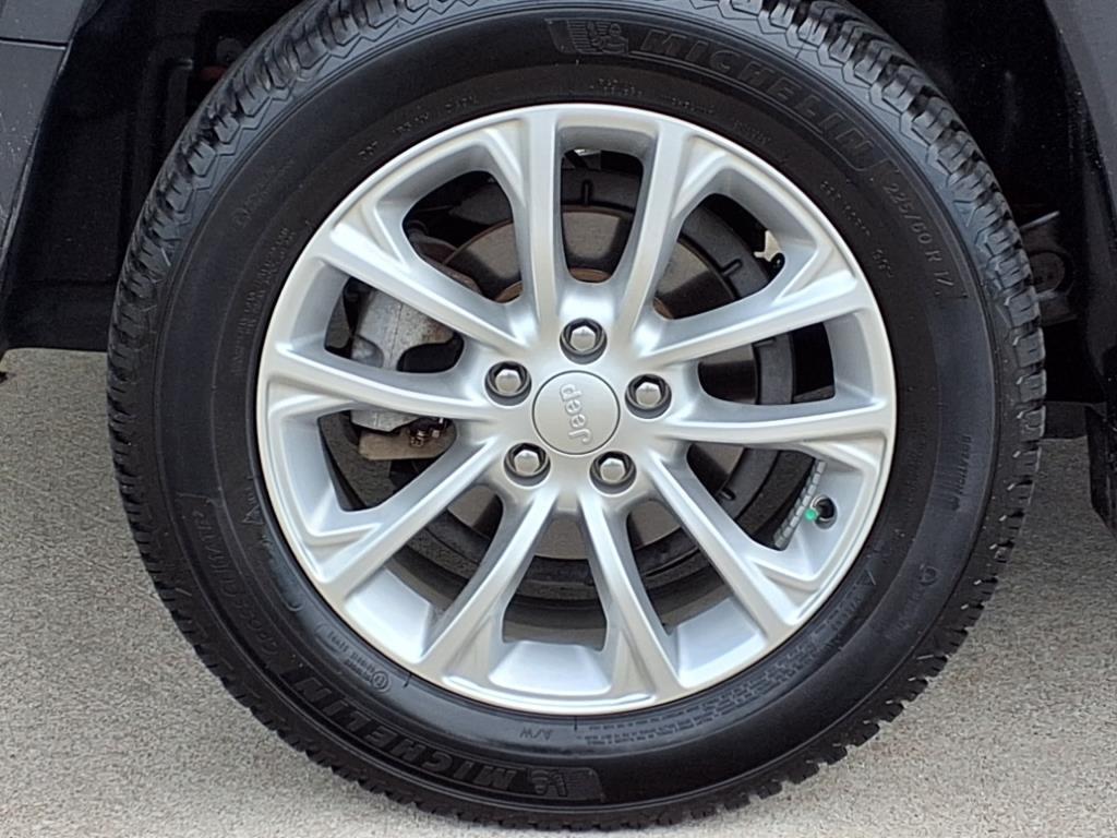used 2019 Jeep Cherokee car, priced at $15,999