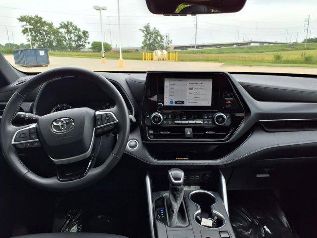 used 2024 Toyota Highlander car, priced at $45,410