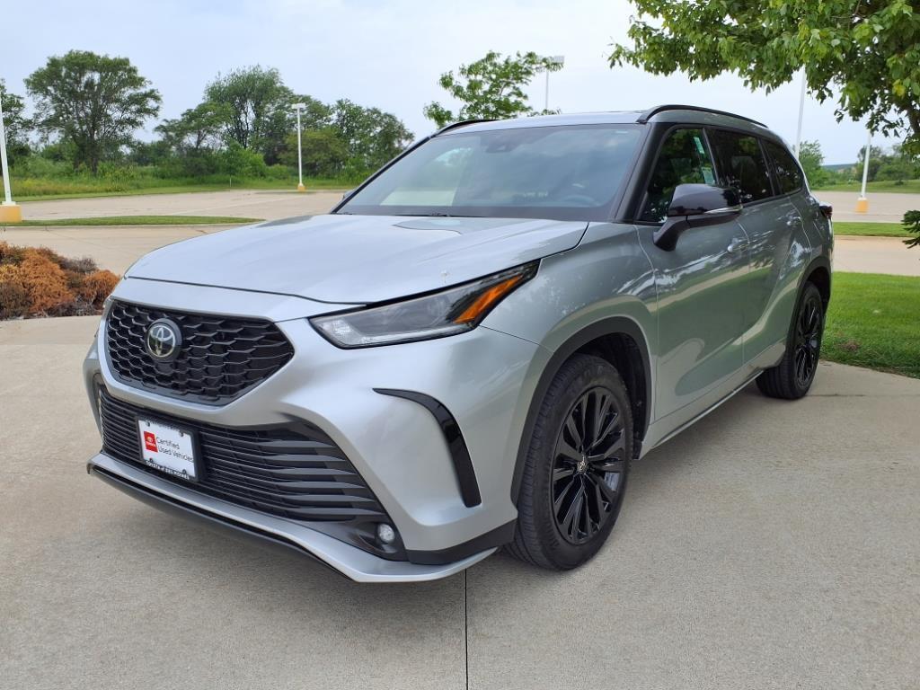 used 2024 Toyota Highlander car, priced at $43,988
