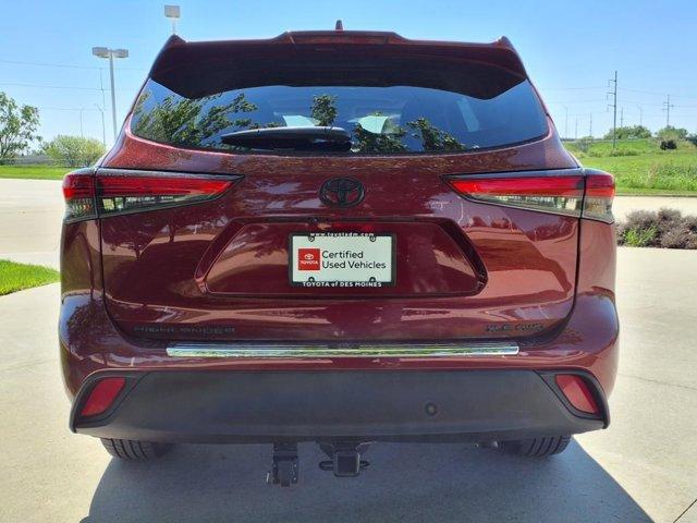 used 2022 Toyota Highlander car, priced at $41,999