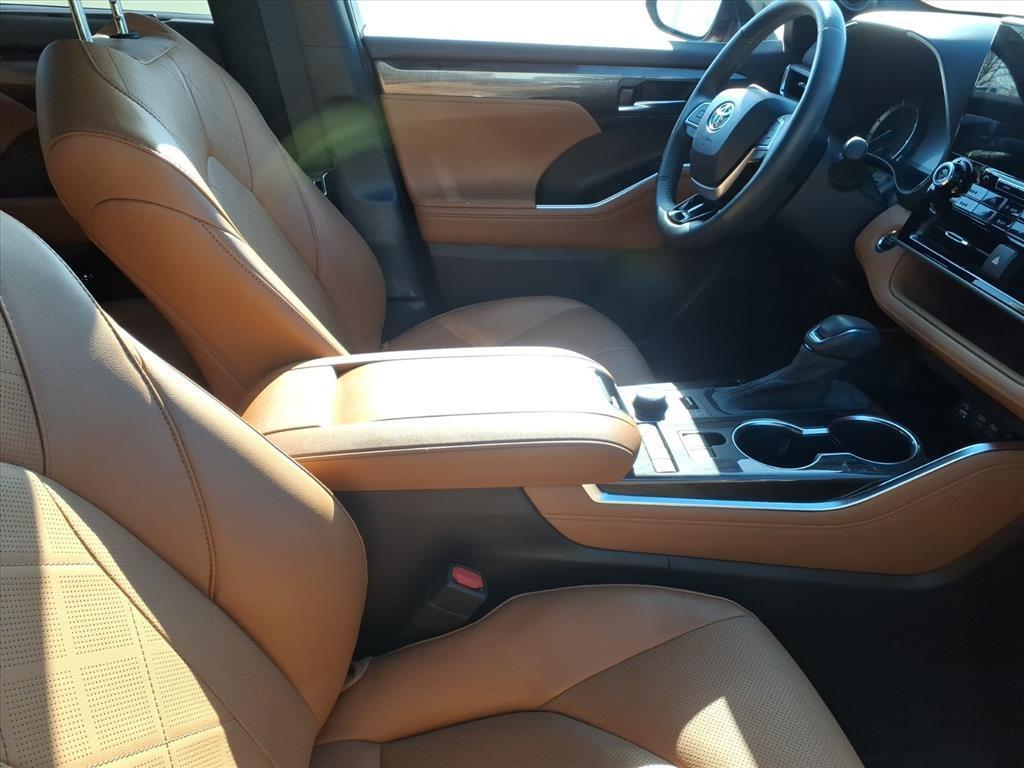 used 2022 Toyota Highlander car, priced at $43,999