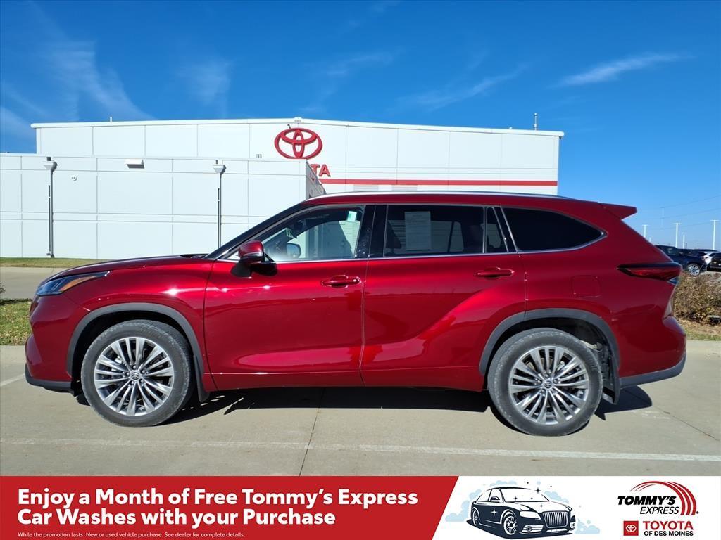 used 2022 Toyota Highlander car, priced at $43,999