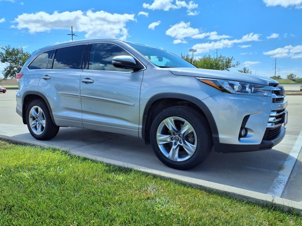 used 2017 Toyota Highlander car, priced at $22,999