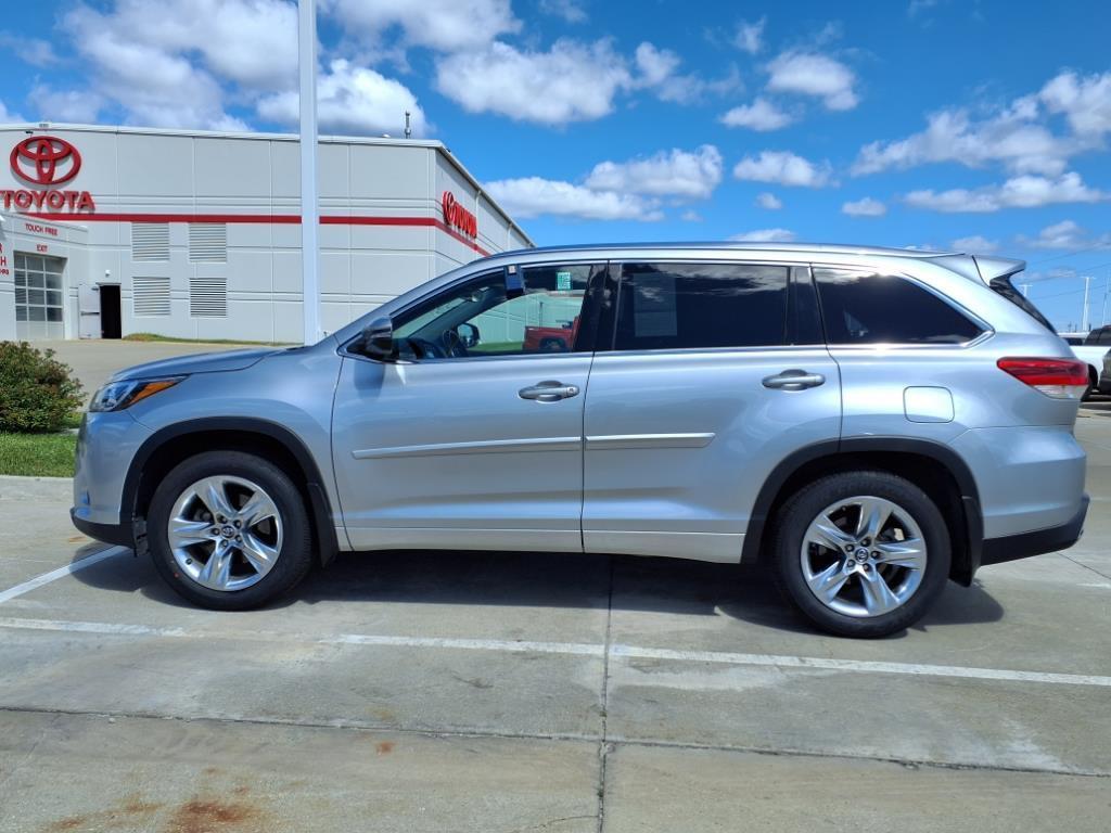 used 2017 Toyota Highlander car, priced at $22,999