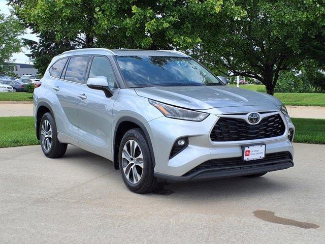 used 2021 Toyota Highlander car, priced at $34,999