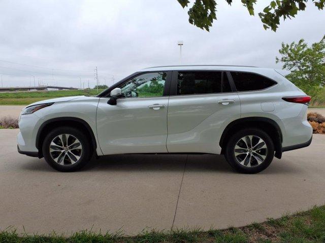 used 2023 Toyota Highlander car, priced at $43,999