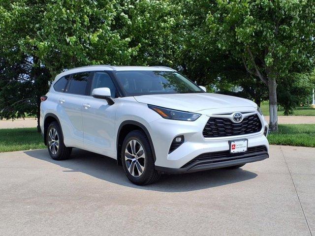 used 2023 Toyota Highlander car, priced at $43,999