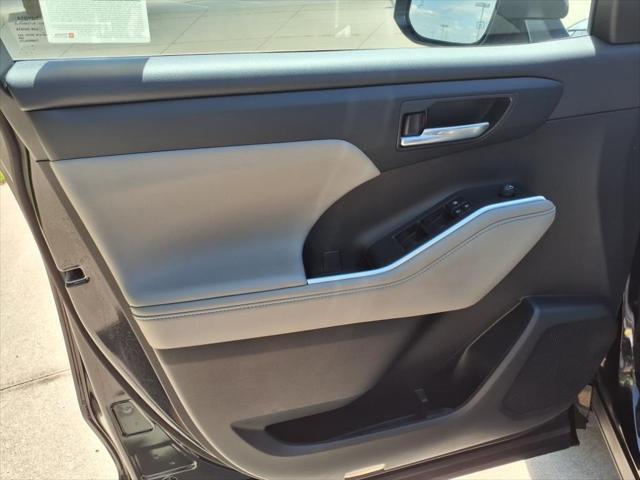 used 2023 Toyota Highlander car, priced at $42,999
