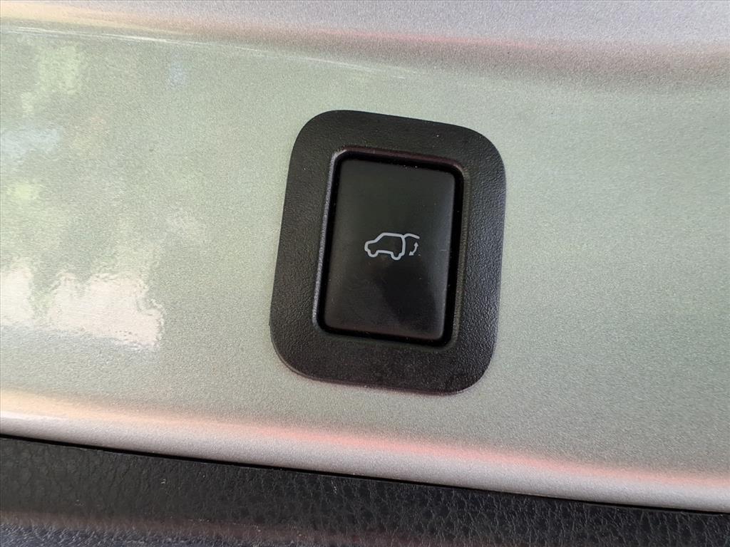 used 2018 Toyota Highlander car, priced at $25,999