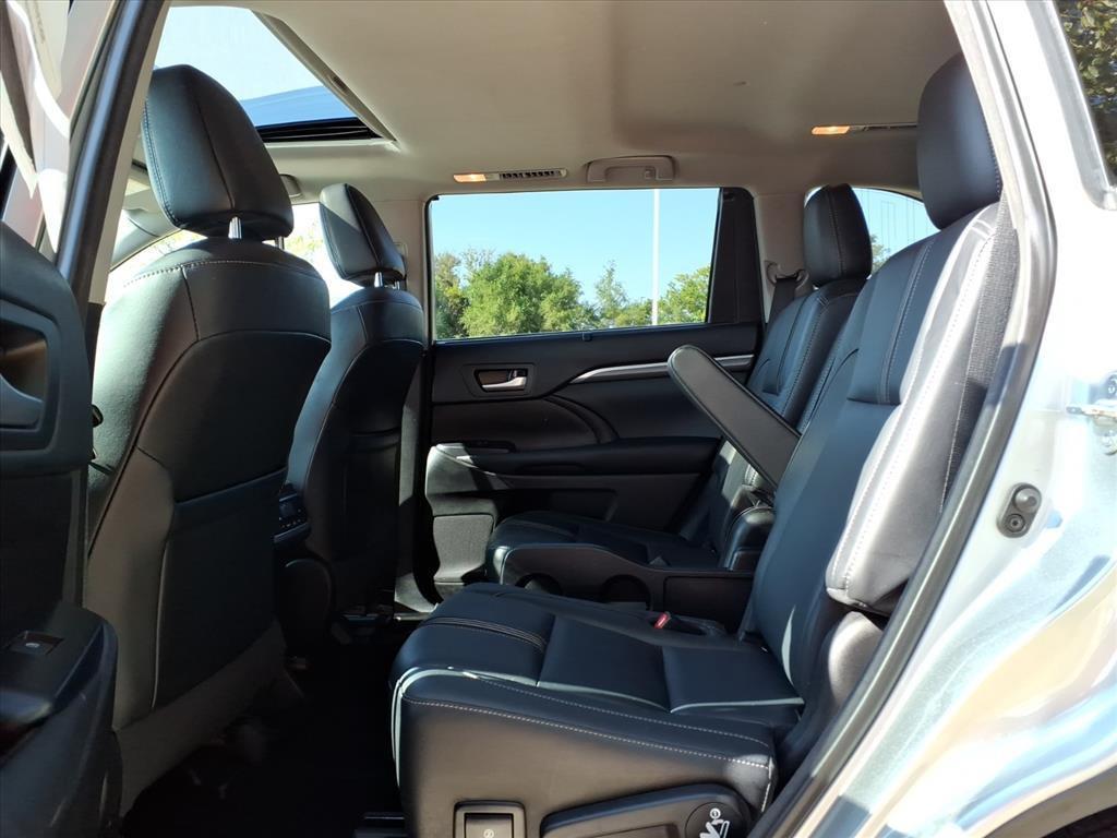 used 2018 Toyota Highlander car, priced at $25,999
