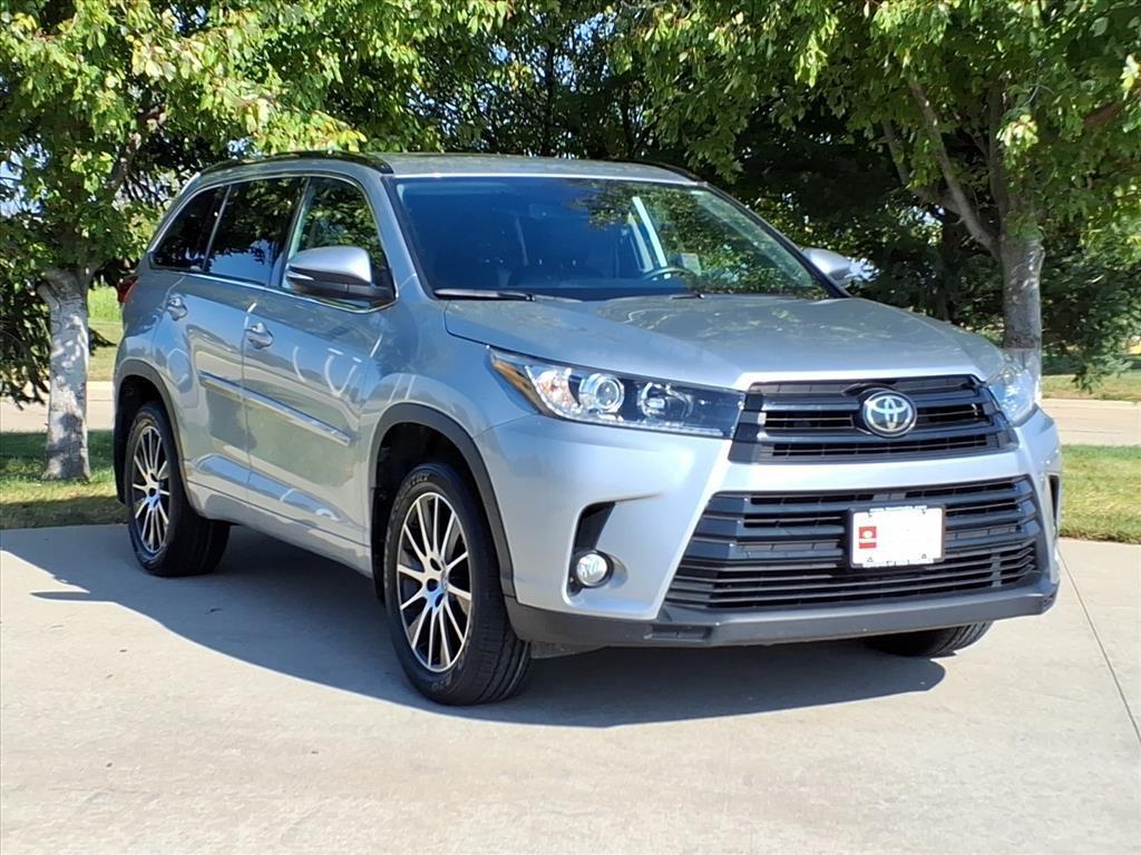 used 2018 Toyota Highlander car, priced at $25,999