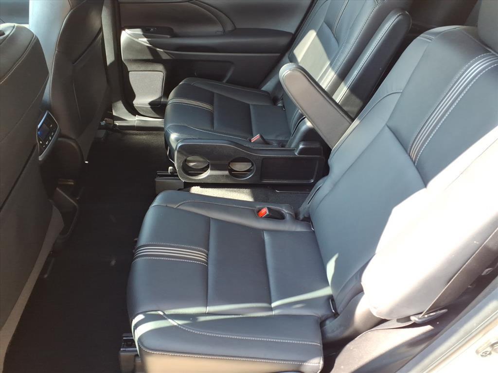 used 2018 Toyota Highlander car, priced at $25,999