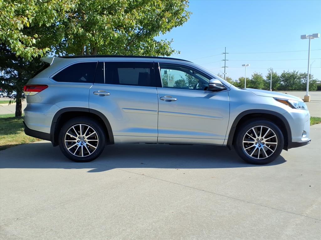 used 2018 Toyota Highlander car, priced at $25,999