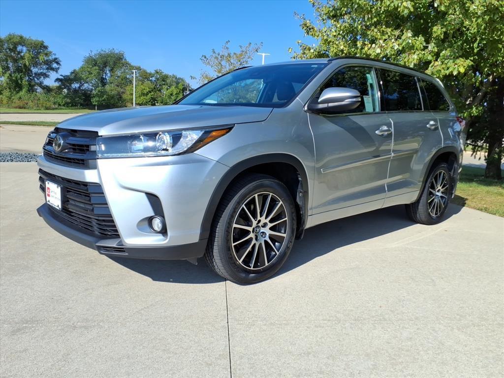 used 2018 Toyota Highlander car, priced at $25,999