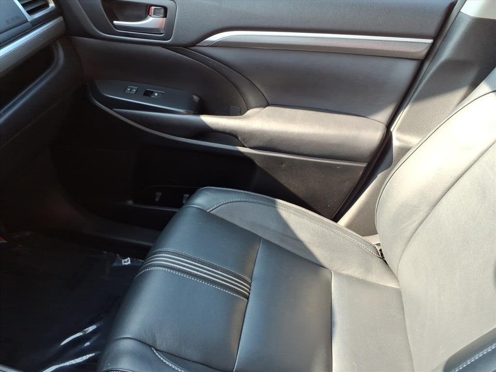 used 2018 Toyota Highlander car, priced at $25,999