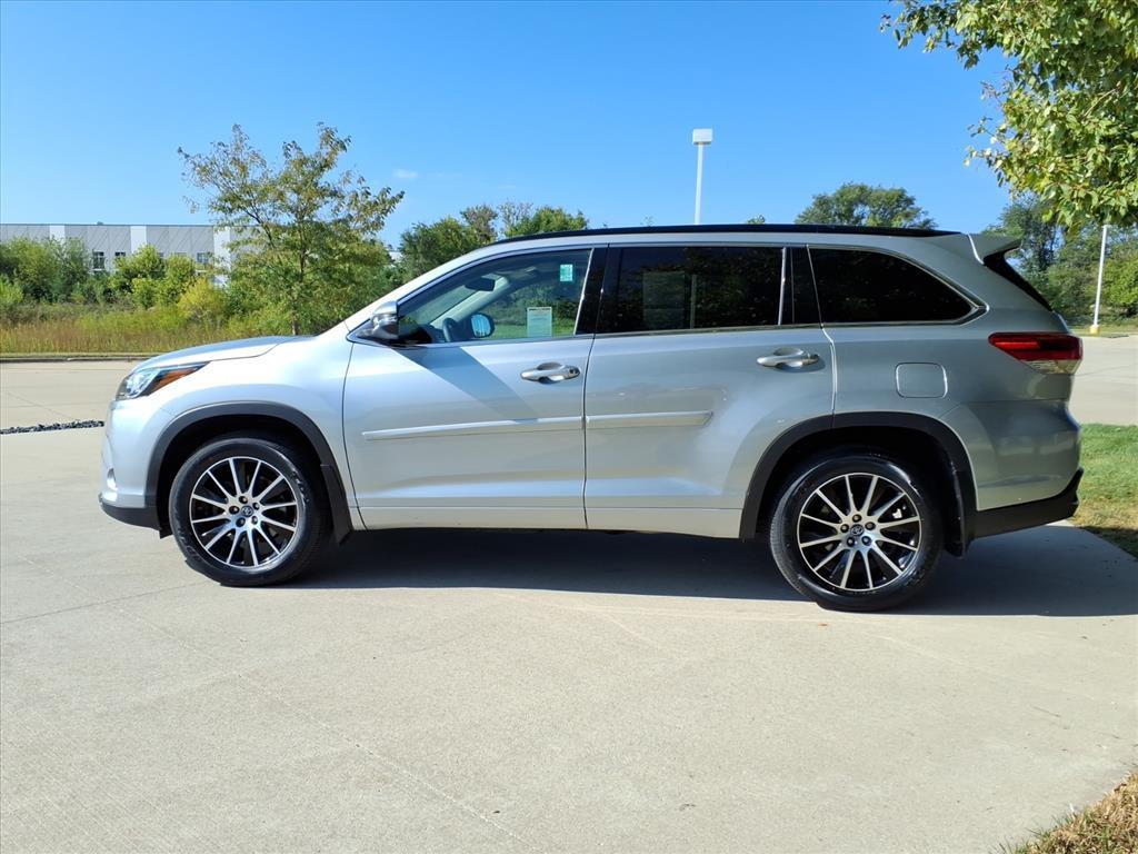 used 2018 Toyota Highlander car, priced at $25,999