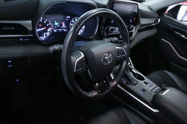 used 2021 Toyota Highlander car, priced at $32,990