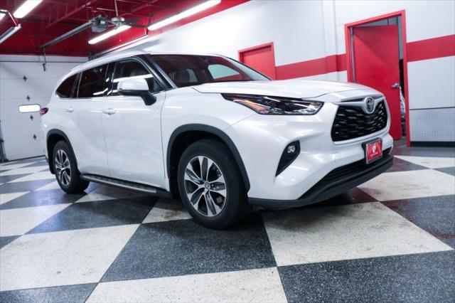 used 2022 Toyota Highlander car, priced at $32,990