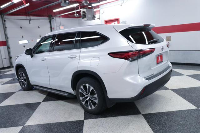 used 2022 Toyota Highlander car, priced at $32,990