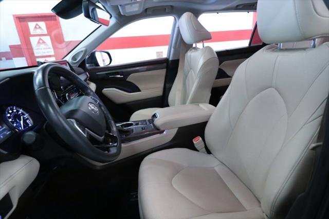 used 2022 Toyota Highlander car, priced at $38,990
