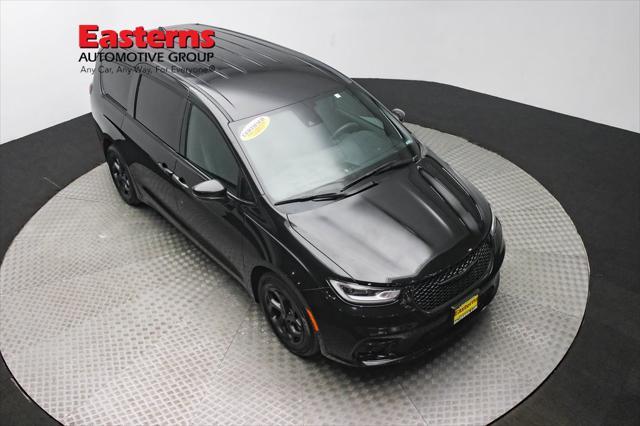 used 2022 Chrysler Pacifica Hybrid car, priced at $25,490