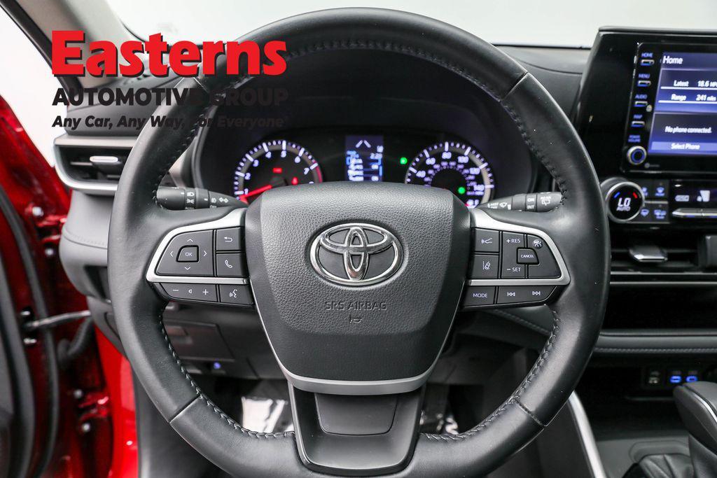 used 2022 Toyota Highlander car, priced at $31,690