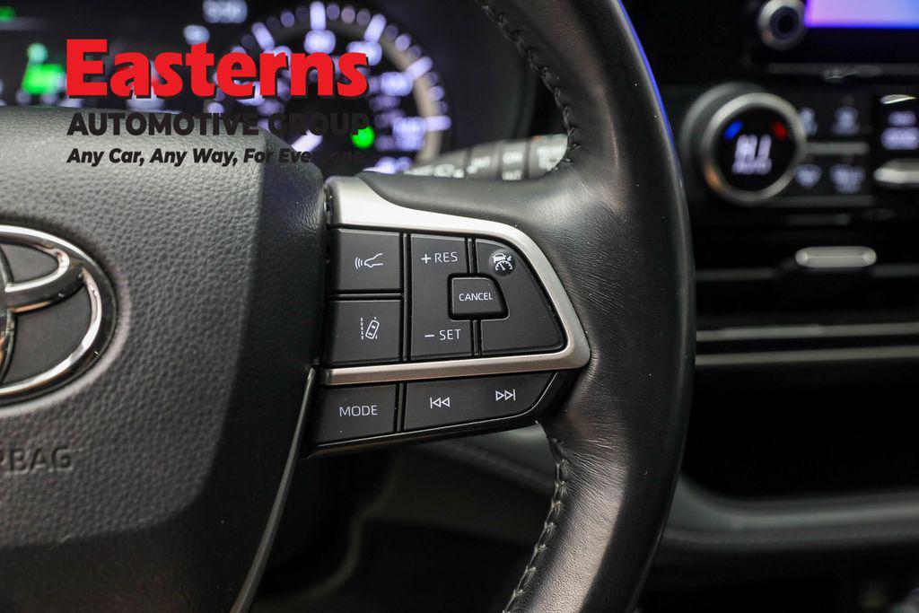used 2023 Toyota Highlander car, priced at $30,950