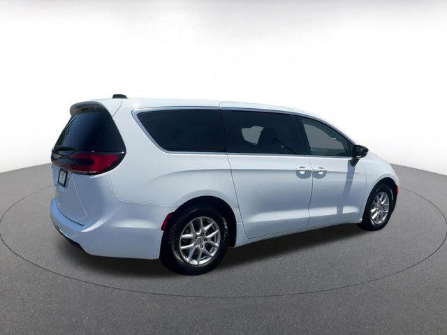 used 2024 Chrysler Pacifica car, priced at $30,384