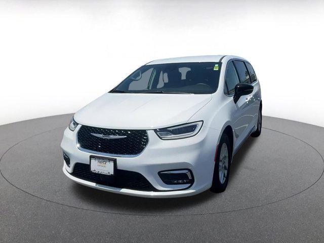 used 2024 Chrysler Pacifica car, priced at $30,384