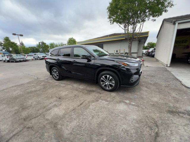 used 2023 Toyota Highlander car, priced at $36,114