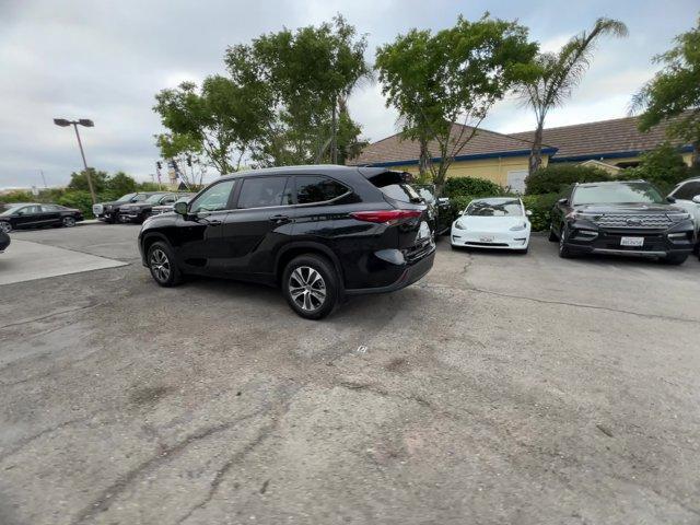 used 2023 Toyota Highlander car, priced at $36,114