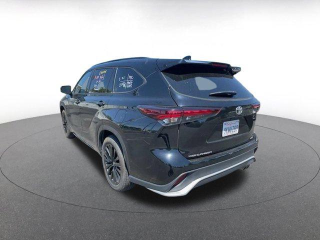 used 2024 Toyota Highlander car, priced at $45,474
