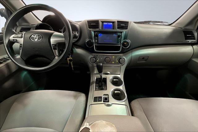 used 2013 Toyota Highlander car, priced at $8,995