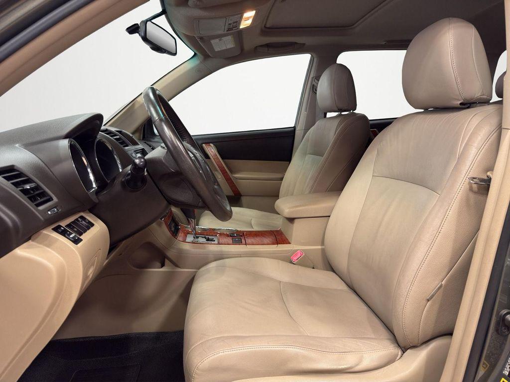 used 2009 Toyota Highlander car, priced at $7,995