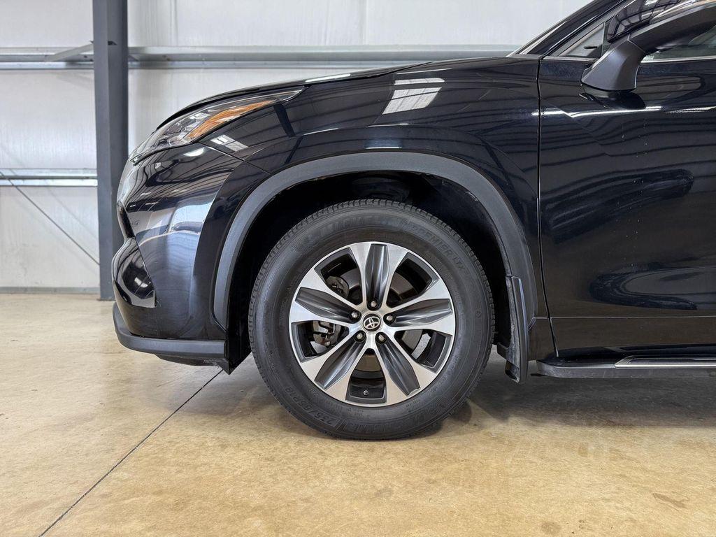 used 2020 Toyota Highlander car, priced at $24,695