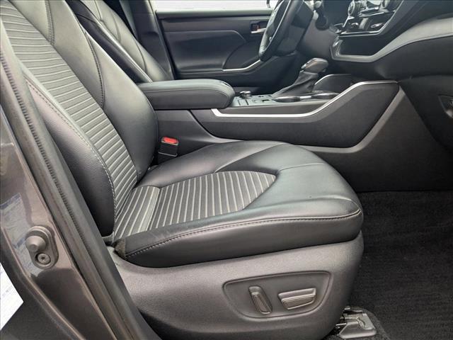 used 2021 Toyota Highlander car, priced at $31,471