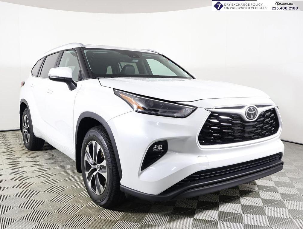 used 2023 Toyota Highlander car, priced at $37,997