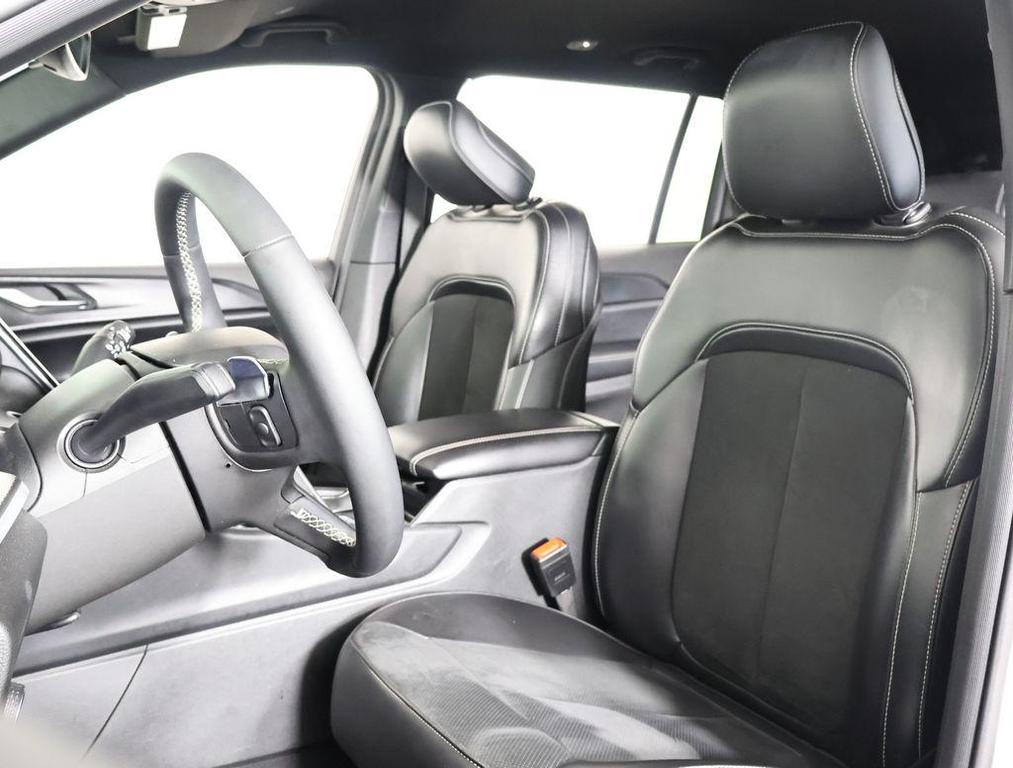used 2024 Jeep Grand Cherokee L car, priced at $31,998