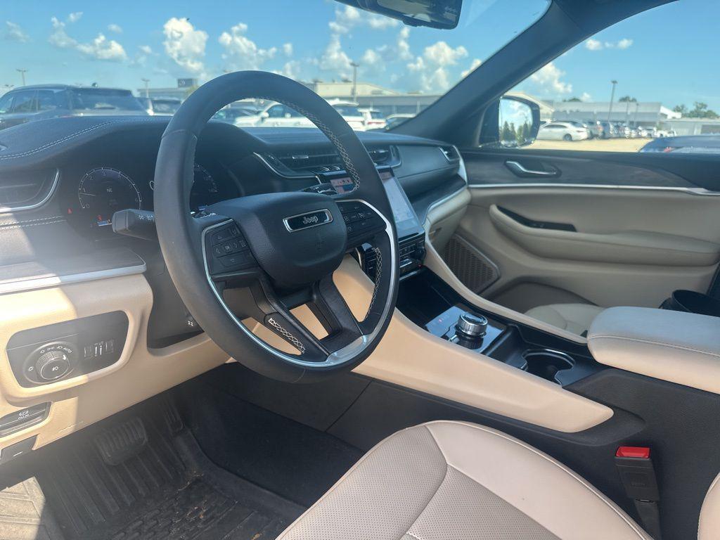 used 2024 Jeep Grand Cherokee L car, priced at $39,997