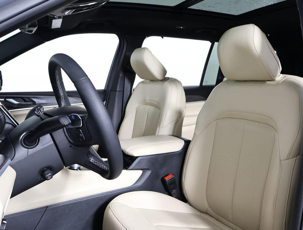 used 2024 Jeep Grand Cherokee L car, priced at $38,998