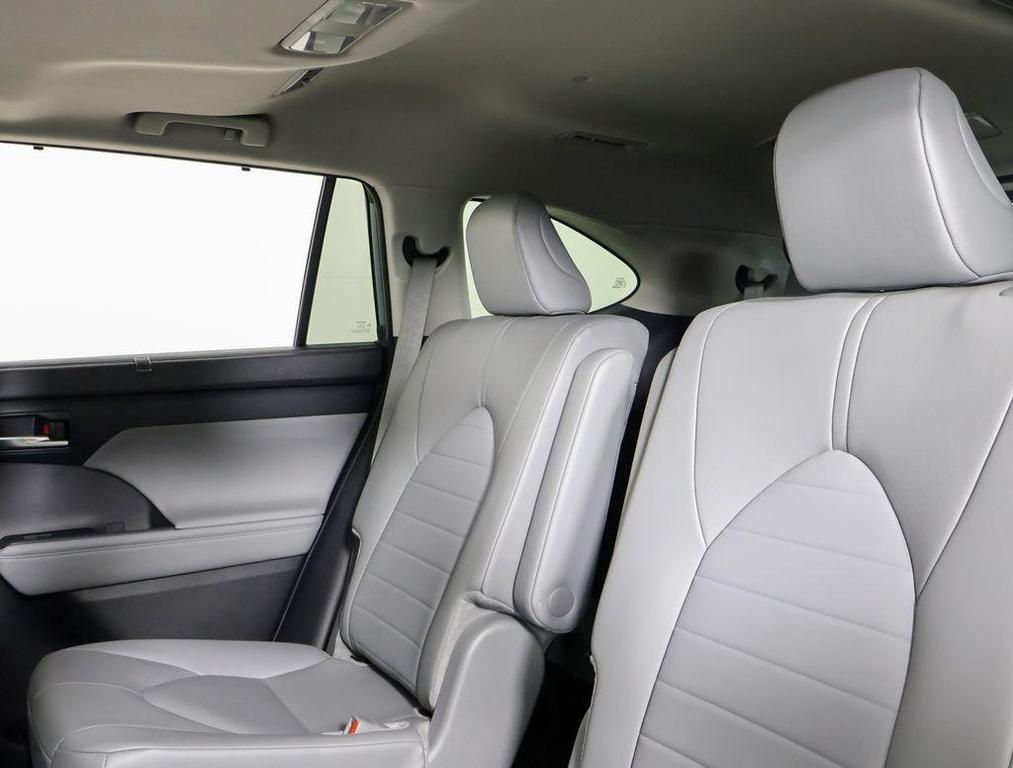 used 2024 Toyota Highlander car, priced at $39,998