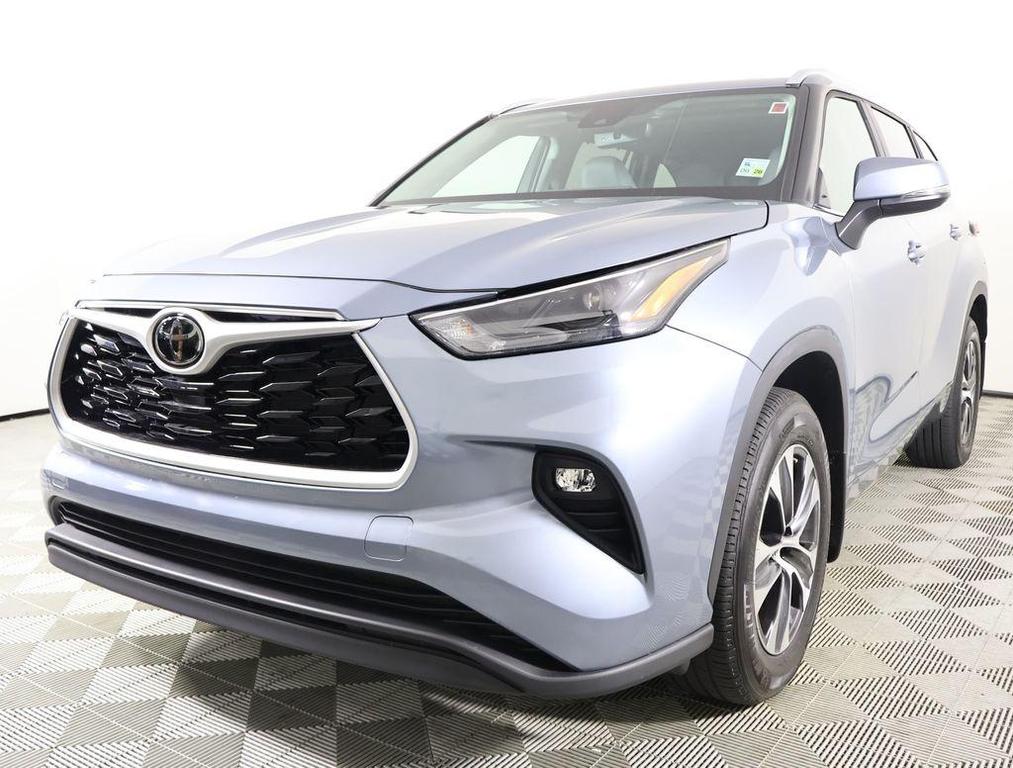 used 2024 Toyota Highlander car, priced at $39,998